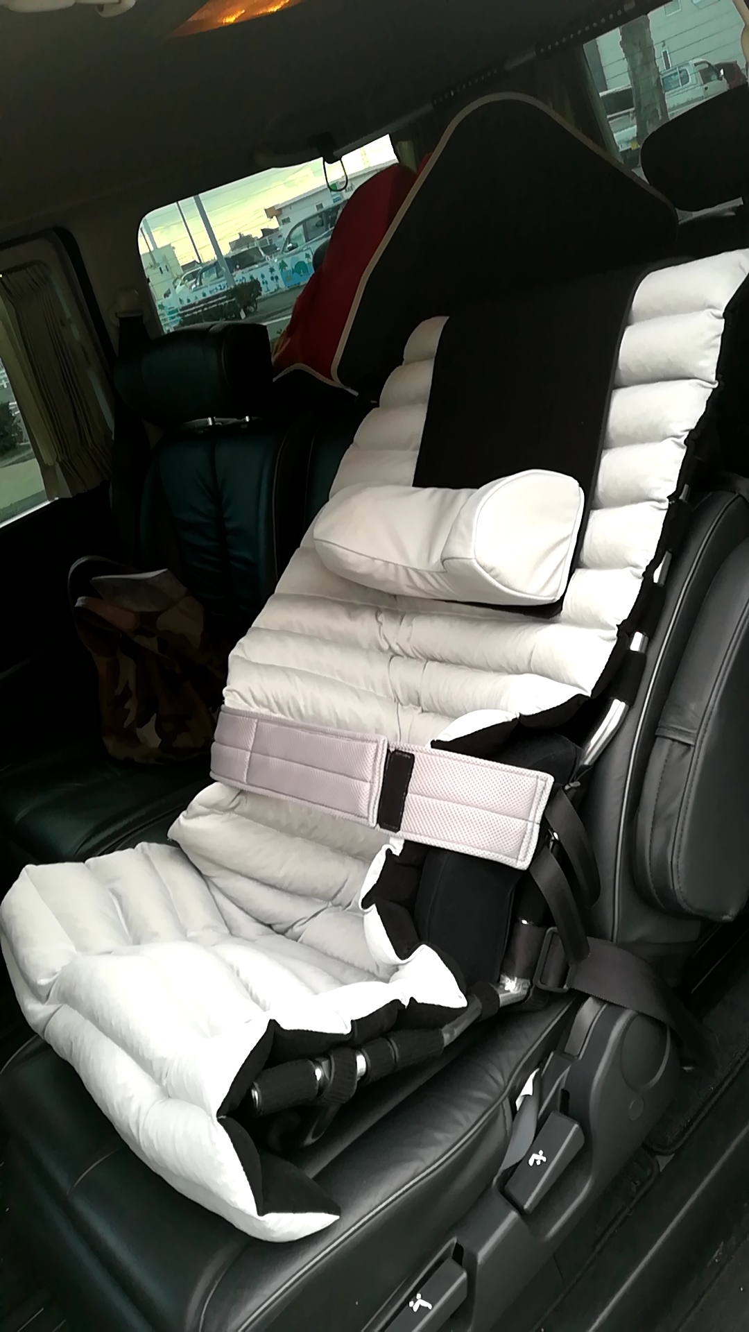座位保持椅子 カーシート 障害児用 - チャイルドシート